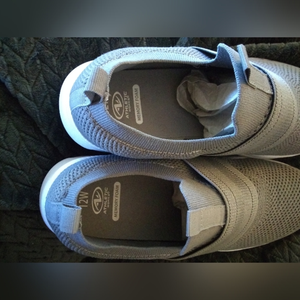 Men's Athletic Works Sneakers - Picture 3 of 8